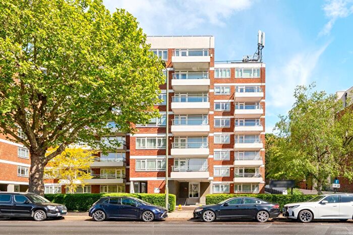 3 Bedroom Flat For Sale In Mayflower Lodge, Regents Park Road, N3