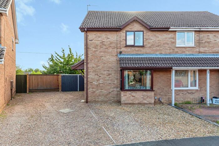 3 Bedroom Semi-Detached House For Sale In Bramblewood Close, Gonerby Hill Foot, Grantham, NG31