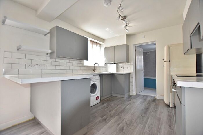 2 Bedroom Maisonette To Rent In Grosvenor Road, Watford, WD17