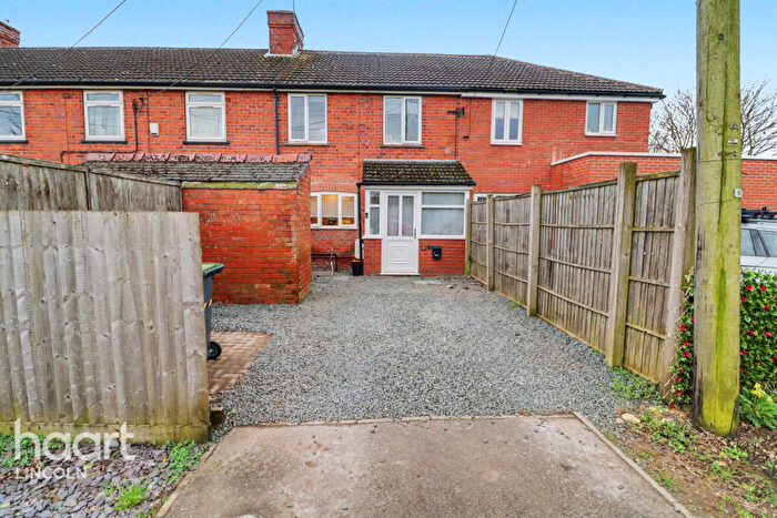 3 Bedroom Terraced House For Sale In Green Man Road, Navenby, LN5