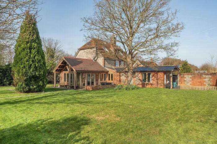 3 Bedroom Semi Detached House For Sale In Basingstoke Road, Martyr Worthy, SO21