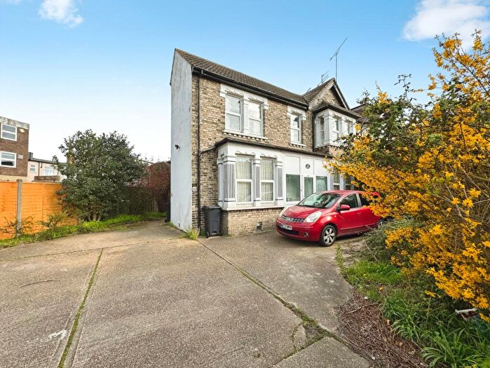 3 Bedroom Maisonette For Sale In Wellesley Road, Clacton On Sea, Essex, CO15