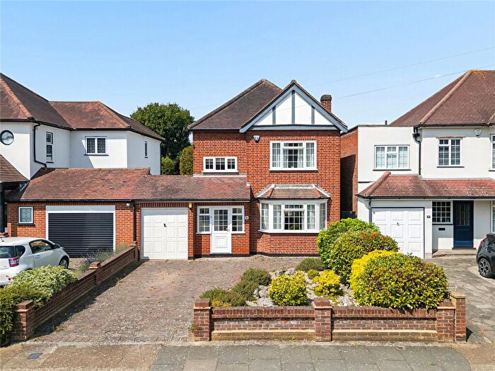 3 Bedroom Detached House For Sale In Claremont Gardens, Upminster, RM14