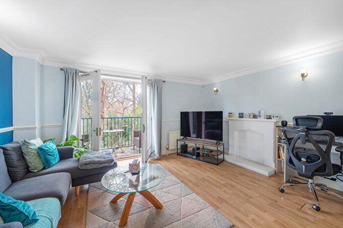 2 Bedroom Flat To Rent In Hill House Mews, Bromley, BR2