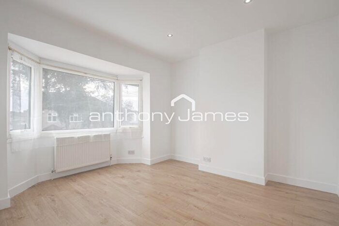 3 Bedroom Semi-Detached House To Rent In Elsa Road, Welling, DA16