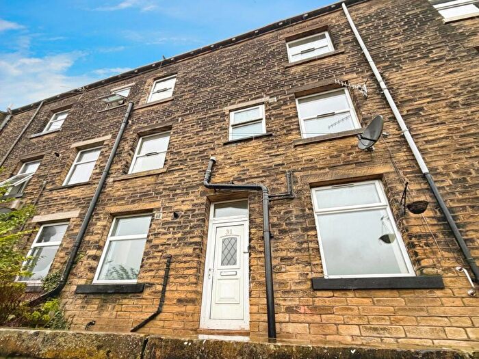 4 Bedroom Terraced House To Rent In Ovenden Road Terrace, Halifax, West Yorkshire, HX3