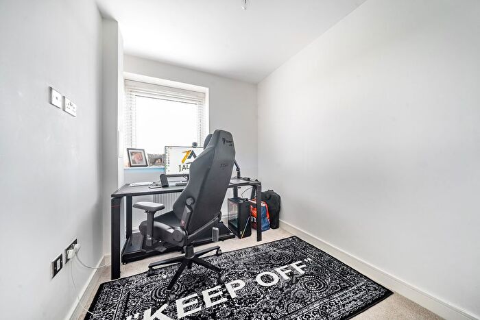 2 Bedroom Flat For Sale In Hitchin Road, Arlesey, SG15