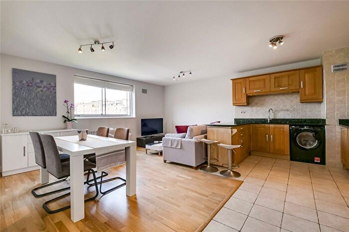 2 Bedroom Flat To Rent In Cromwell Road, Earls Court, SW5