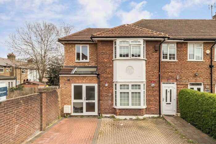 2 Bedroom Property To Rent In St. Andrews Road, London, W3