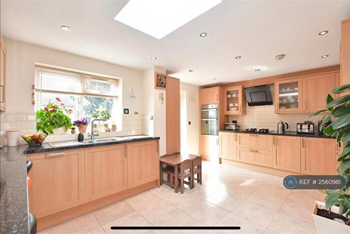 4 Bedroom Semi-Detached House To Rent In Craigdale Road, Hornchurch, RM11