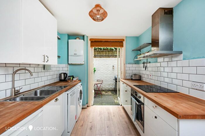 1 Bedroom Flat For Sale In Shacklewell Lane, London, E8