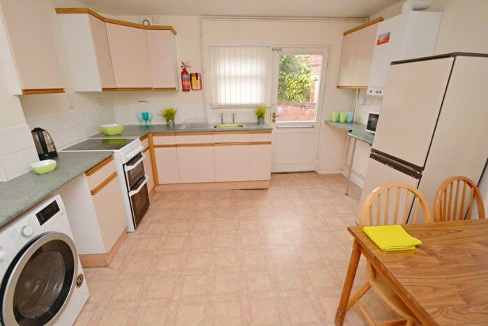 2 Bedroom Flat To Rent In Millicent Road, West Bridgford, NG2