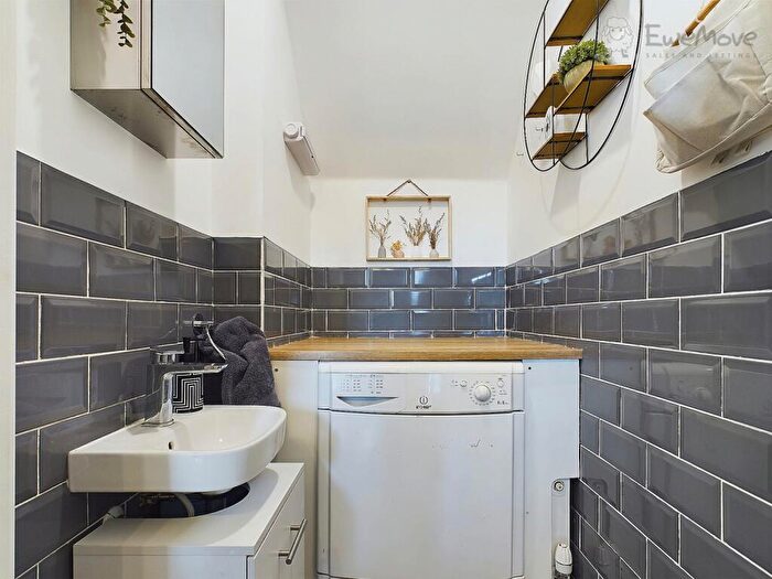 3 Bedroom Terraced House For Sale In Oaktree Road, South Molton, Devon, EX36