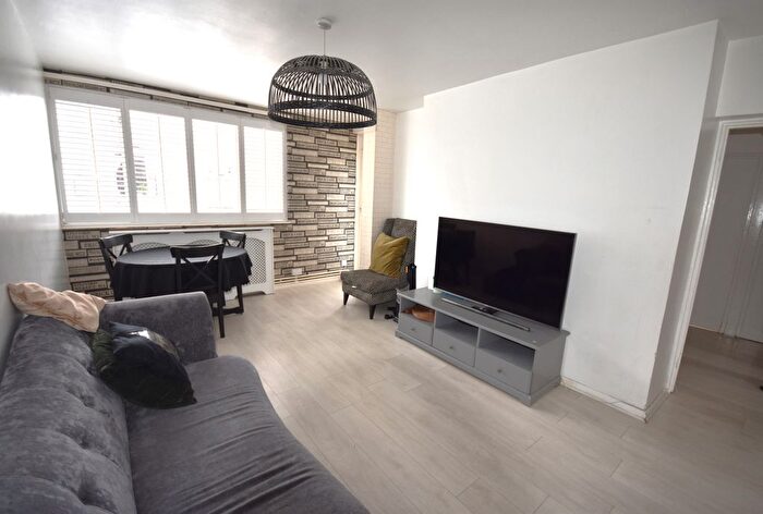 2 Bedroom Flat To Rent In Nelson Street, Aldgate, E1
