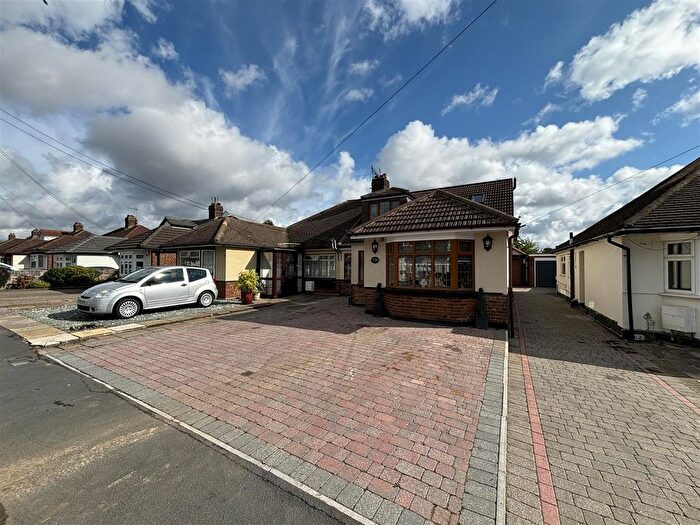 5 Bedroom Semi-Detached Bungalow For Sale In Thorndon Avenue, West Horndon, Brentwood, CM13