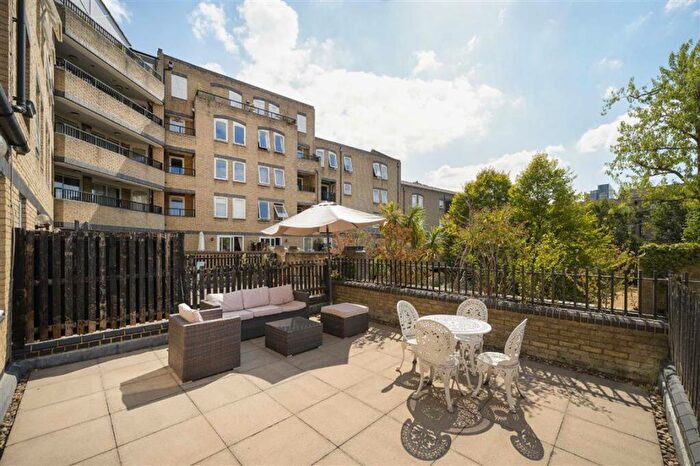 2 Bedroom Flat For Sale In Hooper Street, London, E1