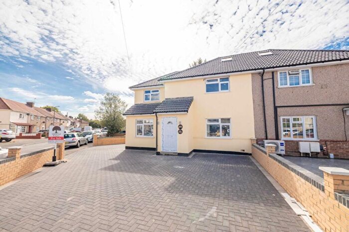 5 Bedroom Semi Detached House For Sale In Mirador Crescent, Slough, SL2
