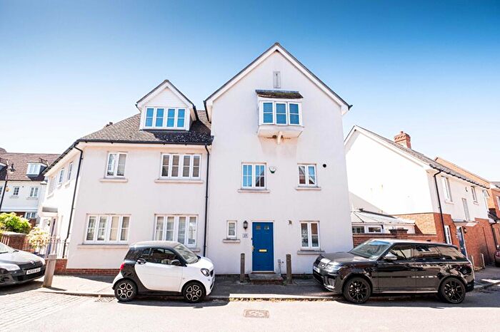 3 Bedroom Semi-Detached House For Sale In Watermans Way, Ingress Park, Greenhithe, Kent, DA9