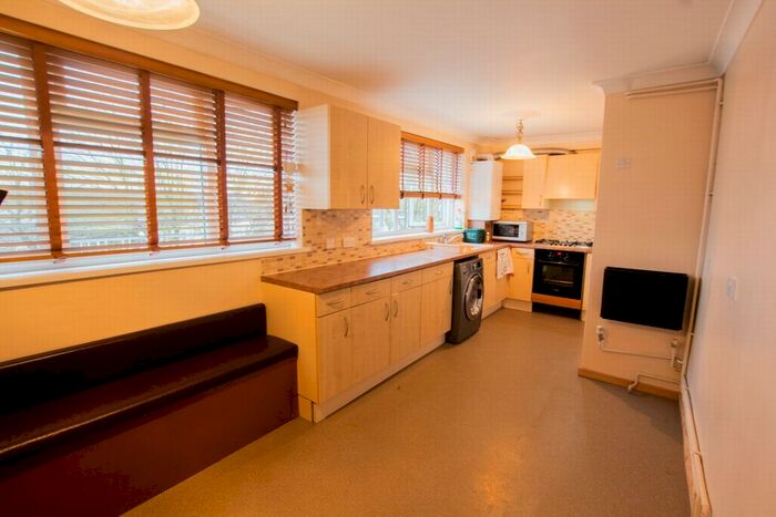 3 Bedroom Flat To Rent In Longcroft Rise, Loughton, IG10
