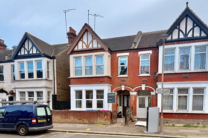2 Bedroom Flat To Rent In Whitegate Road, Southend-on-Sea, SS1