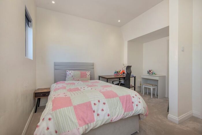 2 Bedroom Flat To Rent In Cambridge Road, Norbiton, Kingston Upon Thames, KT1