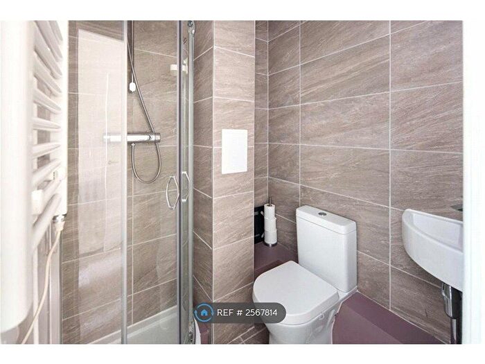 3 Bedroom Flat To Rent In Vertex Tower, London, SE8