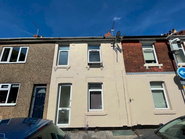 Studio To Rent In Cambria Bridge Road, Swindon, SN1