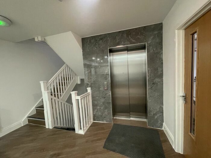 23 Bedroom Flat To Rent In Ladypool Road, Sparkbrook, Birmingham, B12