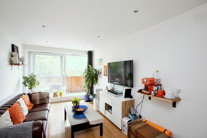 1 Bedroom Flat To Rent In Raglan Court, Raglan Road, Walthamstow, London, E17