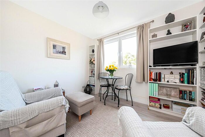 Apartment To Rent In Porchester Mead, Beckenham, BR3