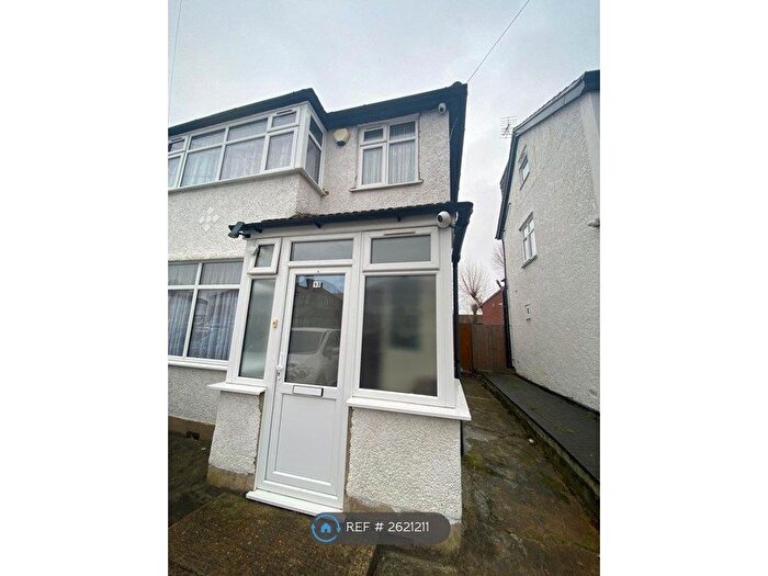 3 Bedroom Semi Detached House To Rent In Reynolds Drive, Edgware, HA8