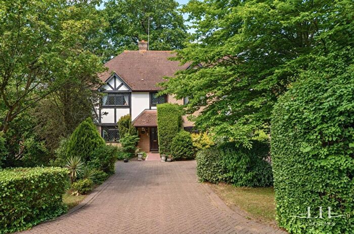 5 Bedroom Detached House For Sale In Tall Trees Close, Emerson Park, RM11