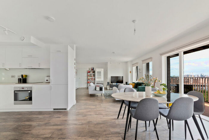 3 Bedroom Apartment To Rent In Millet Place, Pontoon Dock London, E16