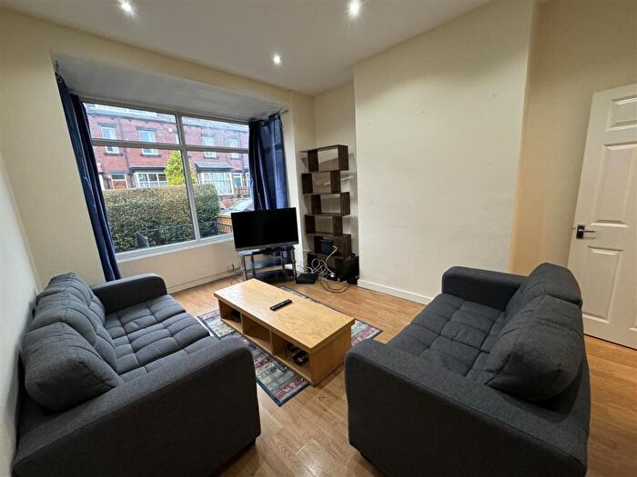 6 Bedroom House To Rent In Newport Gardens, Leeds, LS6
