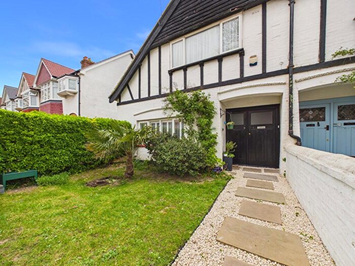 2 Bedroom Apartment To Rent In Navarino Road, Worthing, BN11