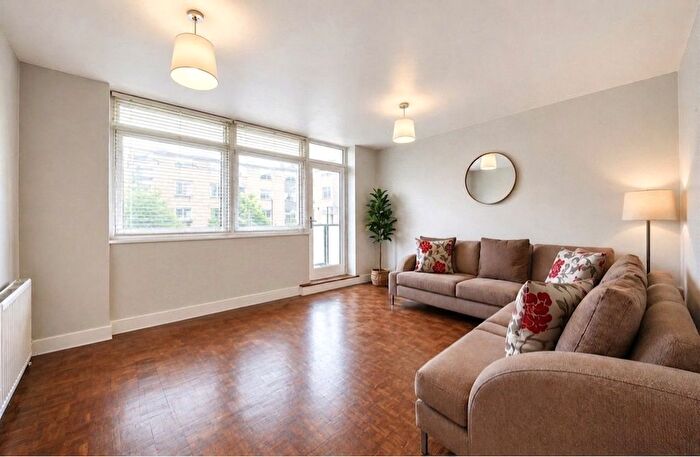 3 Bedroom Flat For Sale In Park Hill, London, SW4
