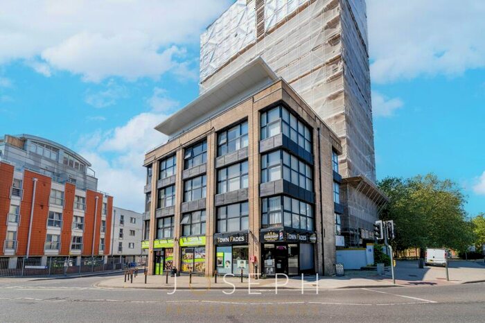 Apartment To Rent In Franciscan Way, Ipswich, IP1