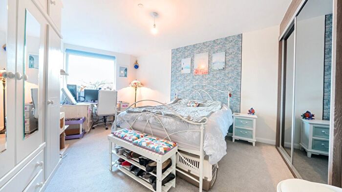 1 Bedroom Flat For Sale In Cranton Avenue, Hayes, UB3