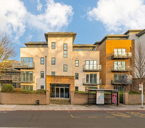 2 Bedroom Flat To Rent In Roehampton Lane, Putney, SW15