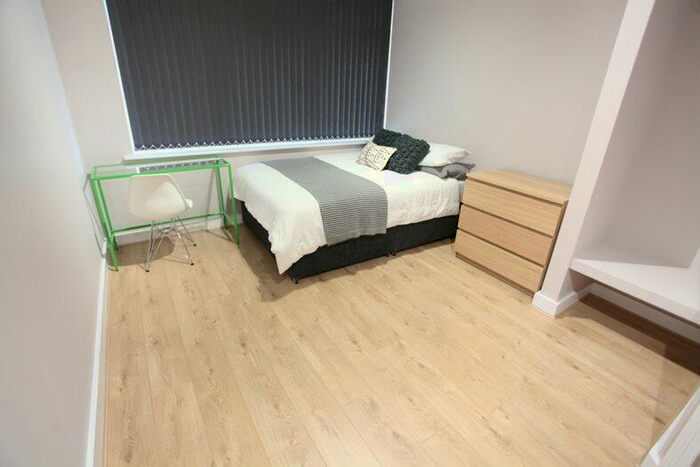 6 Bedroom Flat To Rent In Kempston Street, L3