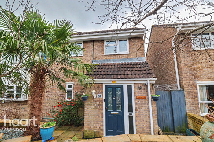 4 Bedroom Detached House For Sale In Tattershall, Swindon, SN5