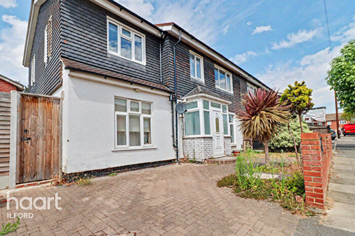 4 Bedroom Terraced House To Rent In Huntsman Road, Ilford, IG6