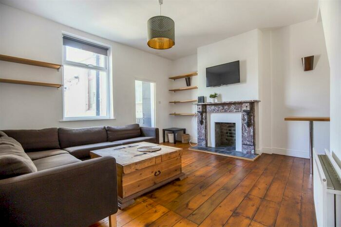 5 Bedroom Terraced House To Rent In £pppw - Gladstone Terrace - Sandyford, NE2