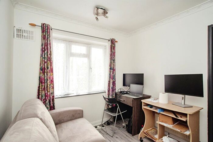 3 Bedroom End Of Terrace House For Sale In Otley Way, Watford, WD19