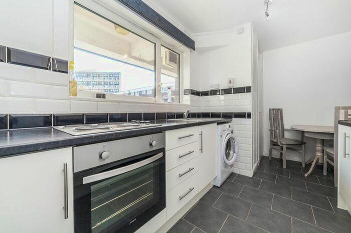 2 Bedroom Flat To Rent In Clarence Lane, London, SW15