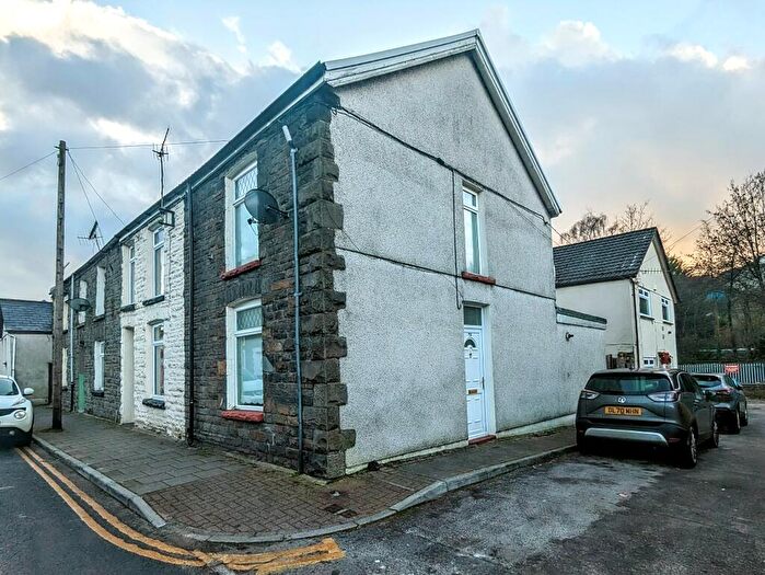2 Bedroom End Of Terrace House To Rent In Trealaw Road, Tonypandy, CF40