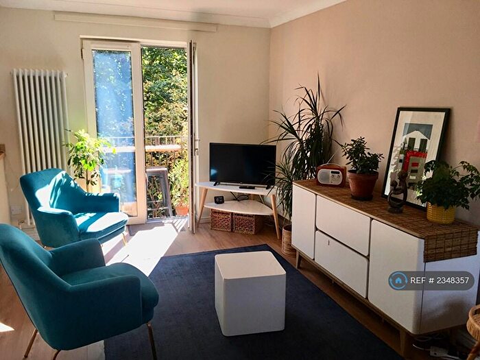 2 Bedroom Flat To Rent In Couper Meadows, Exeter, EX2