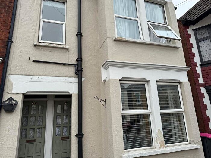 2 Bedroom Flat To Rent In Lymington Avenue Leigh-On-Sea, SS9