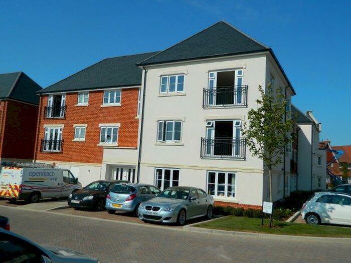 2 Bedroom Flat To Rent In Longhurst House, Highwood, RH12
