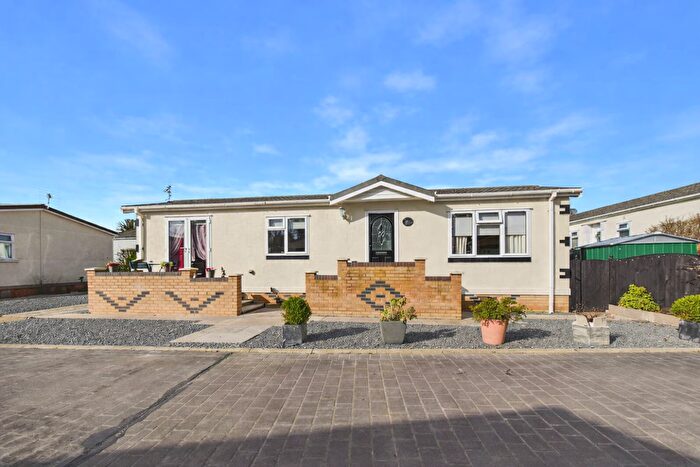 2 Bedroom Park Home For Sale In Willow Lane, Knottingley, WF11